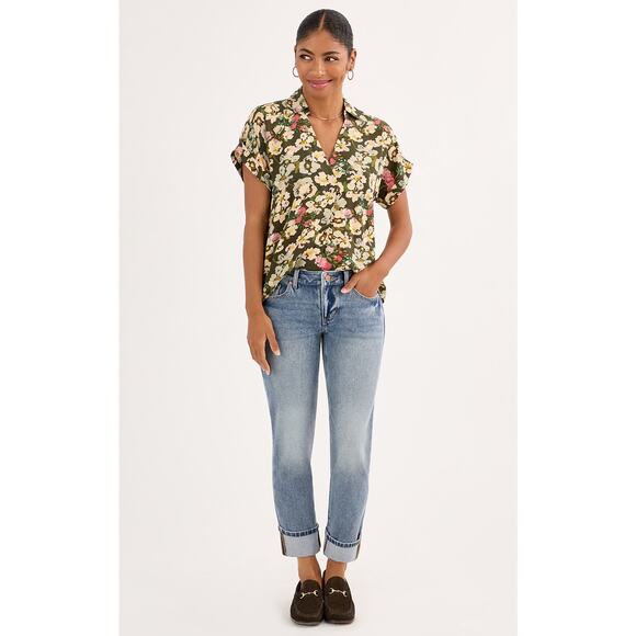 New $99 Cabi Replay Top 6717 Spring "25 Flower Toss Print Poly Crepe Relaxed Fit - Picture 2 of 3